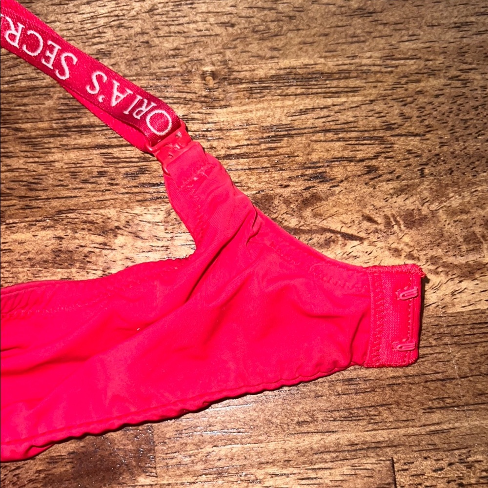 Victoria's Secret Red T-Shirt Bra Intimates - Picture 5 of 5